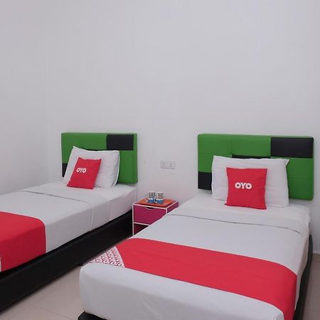 Oyo 90005 Dc Villa Guest House Kuala Rompin Zewnętrze zdjęcie