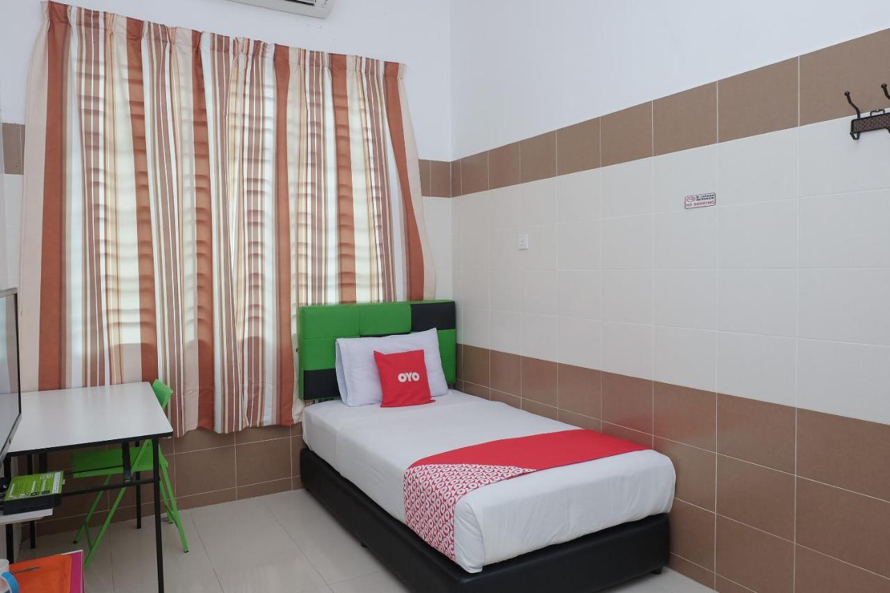 Oyo 90005 Dc Villa Guest House Kuala Rompin Zewnętrze zdjęcie