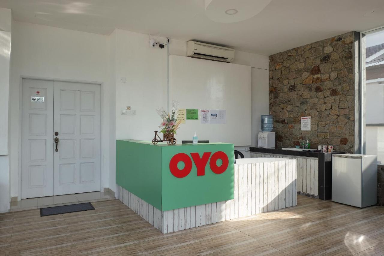 Oyo 90005 Dc Villa Guest House Kuala Rompin Zewnętrze zdjęcie